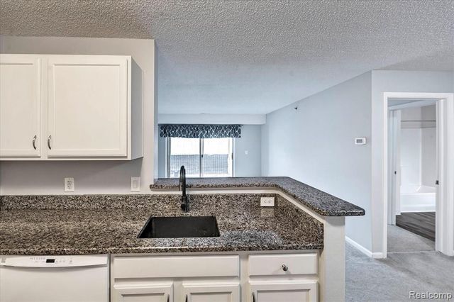 12204 Pinehurst Lane 32, Grand Blanc, MI 48439