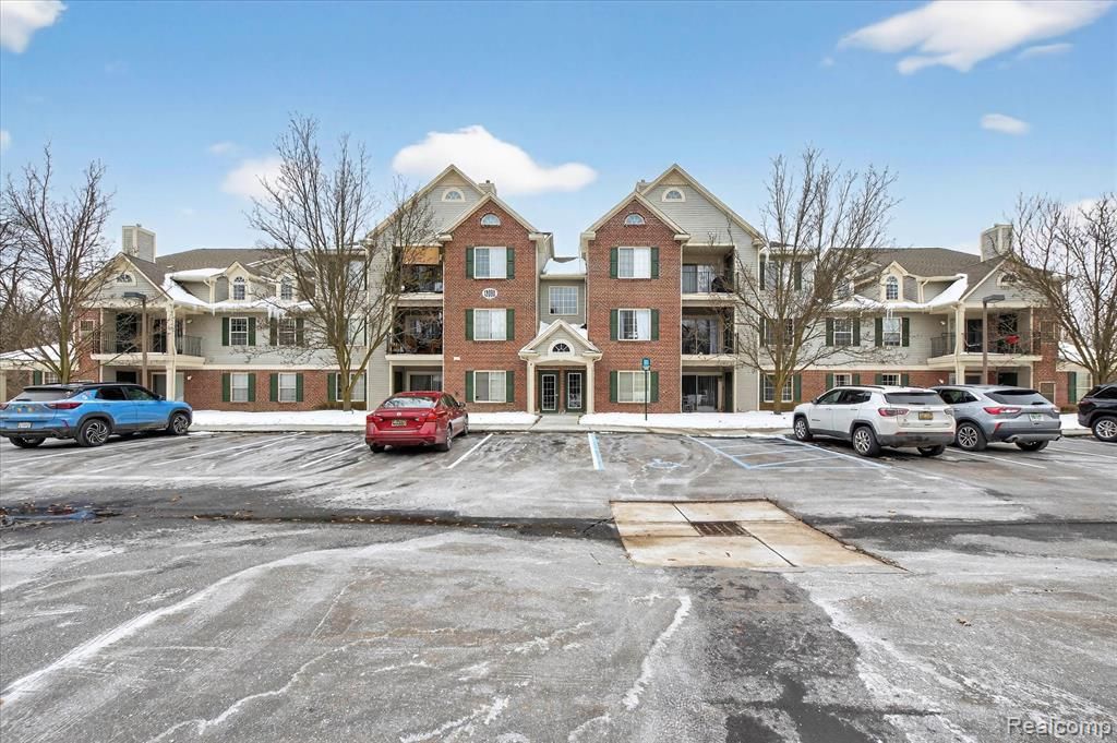 12204 Pinehurst Lane 32, Grand Blanc, MI 48439