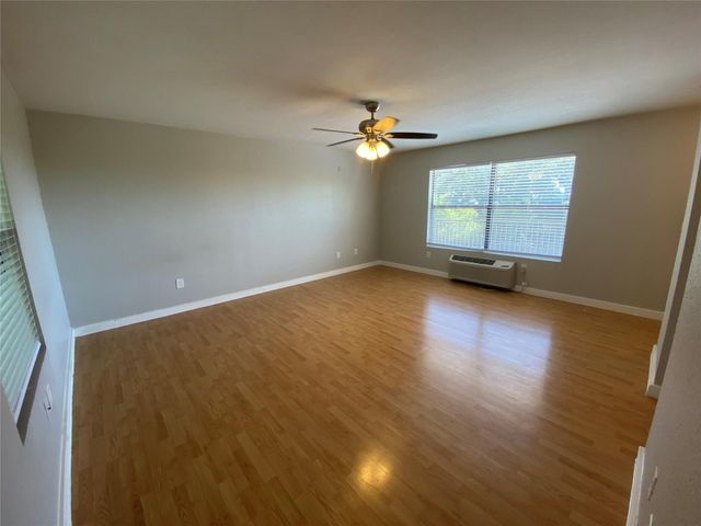 701 W Sycamore Street 102, Denton, TX 76201