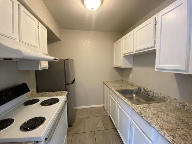 701 W Sycamore Street 102, Denton, TX 76201
