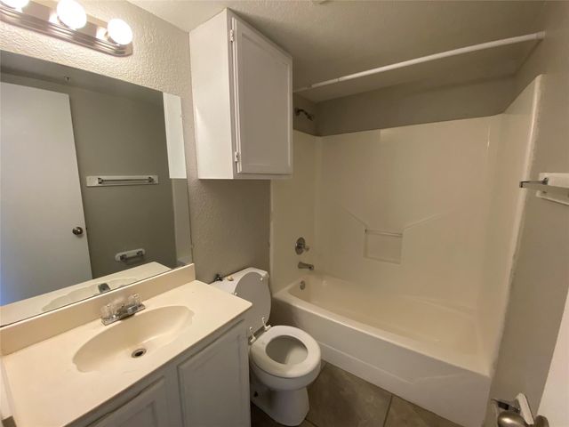 701 W Sycamore Street 102, Denton, TX 76201