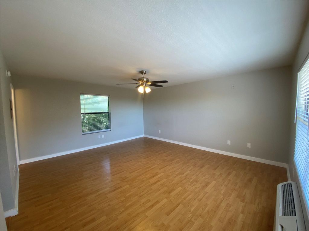 701 W Sycamore Street 102, Denton, TX 76201