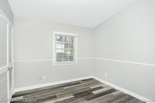 1395 Omega Road, Walled Lake, MI 48390
