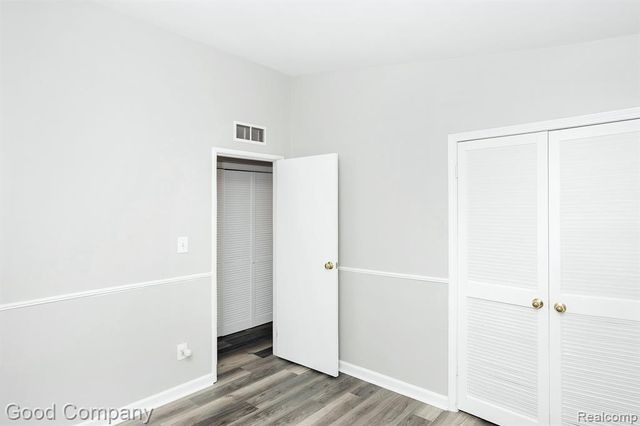 1395 Omega Road, Walled Lake, MI 48390