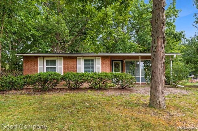 1395 Omega Road, Walled Lake, MI 48390