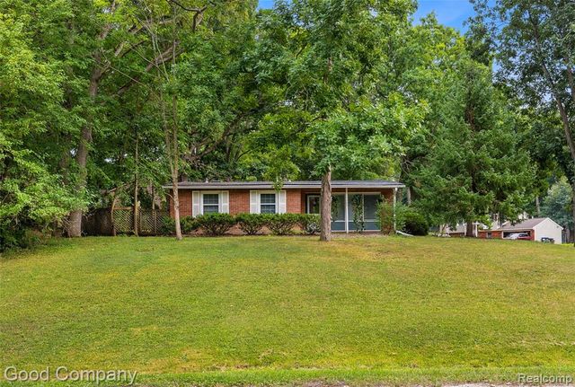 1395 Omega Road, Walled Lake, MI 48390