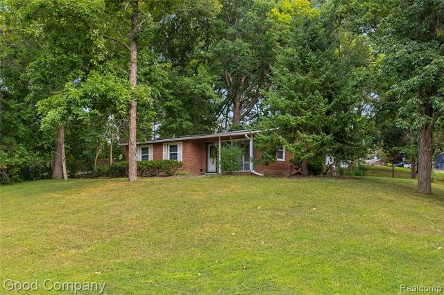 1395 Omega Road, Walled Lake, MI 48390
