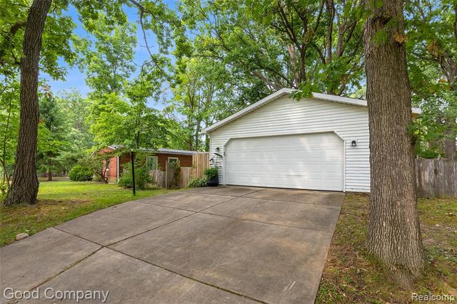 1395 Omega Road, Walled Lake, MI 48390
