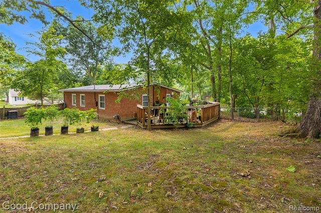 1395 Omega Road, Walled Lake, MI 48390