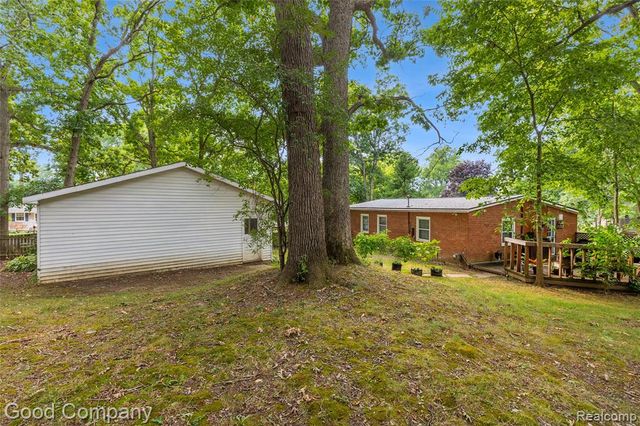 1395 Omega Road, Walled Lake, MI 48390