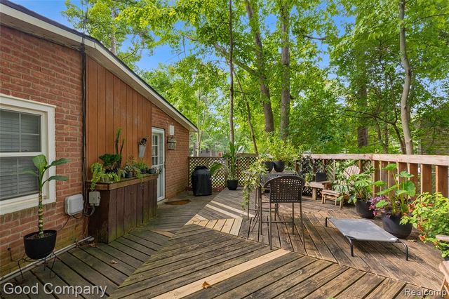 1395 Omega Road, Walled Lake, MI 48390