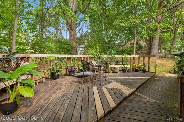 1395 Omega Road, Walled Lake, MI 48390