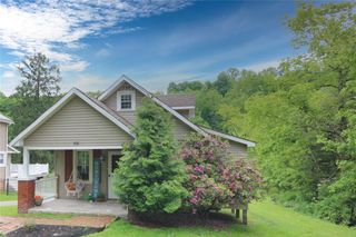 695 Milltown Rd, Plum Boro, PA 15068