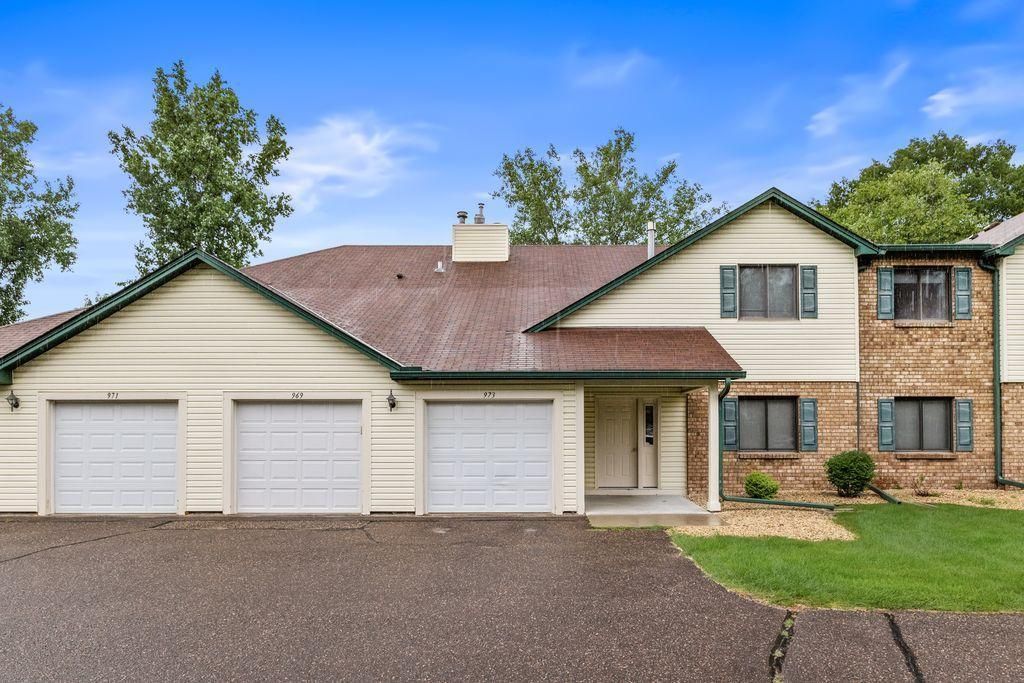 971 Heritage Court E 204, Vadnais Heights, MN 55127