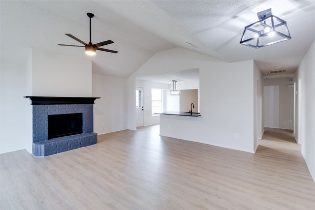 5005 Button Willow Drive, Fort Worth, TX 76123