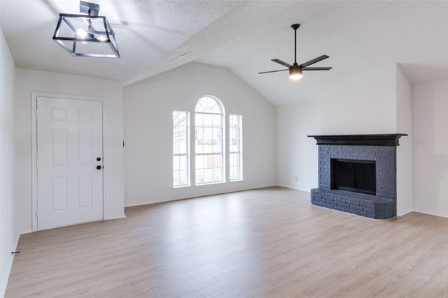 5005 Button Willow Drive, Fort Worth, TX 76123