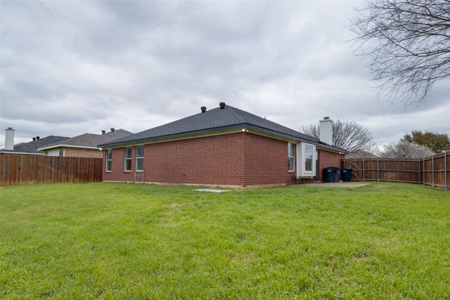 5005 Button Willow Drive, Fort Worth, TX 76123