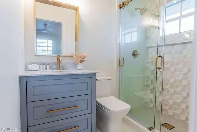 10082 VANDERBILT DR, Naples, FL 34108