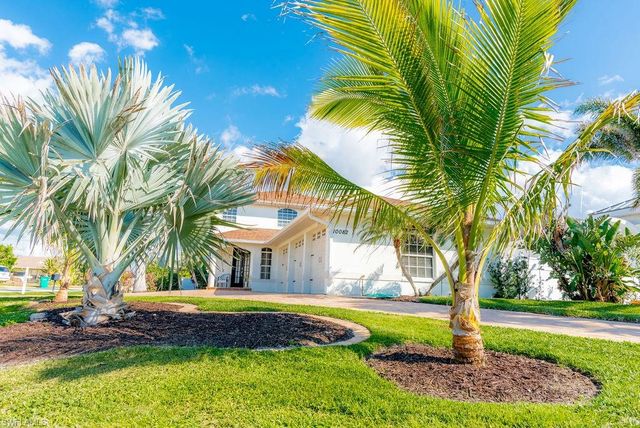 10082 VANDERBILT DR, Naples, FL 34108