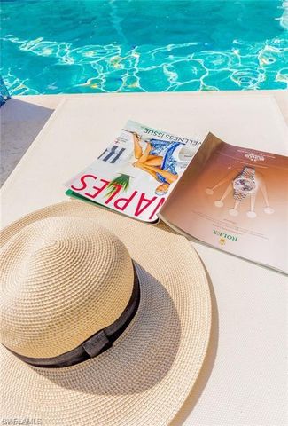 10082 VANDERBILT DR, Naples, FL 34108