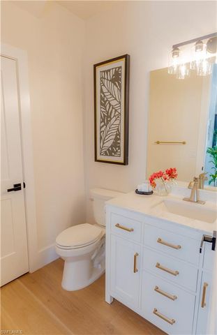 10082 VANDERBILT DR, Naples, FL 34108