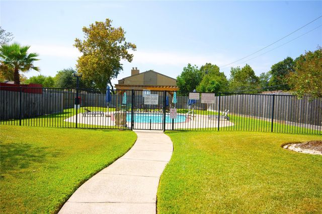 2812 Sand Dune Drive, Seabrook, TX 77586
