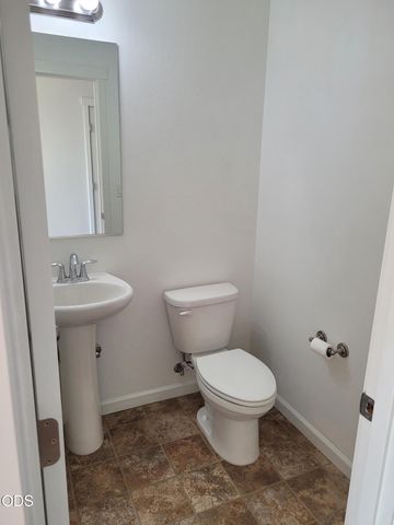 2470 Herrington Way, Medford, OR 97504