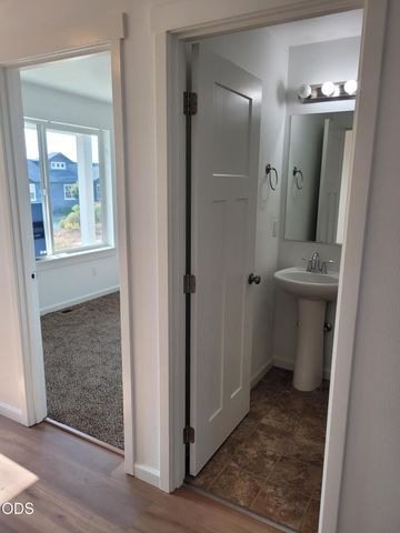 2470 Herrington Way, Medford, OR 97504