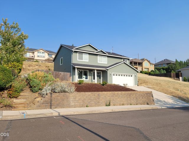 2470 Herrington Way, Medford, OR 97504