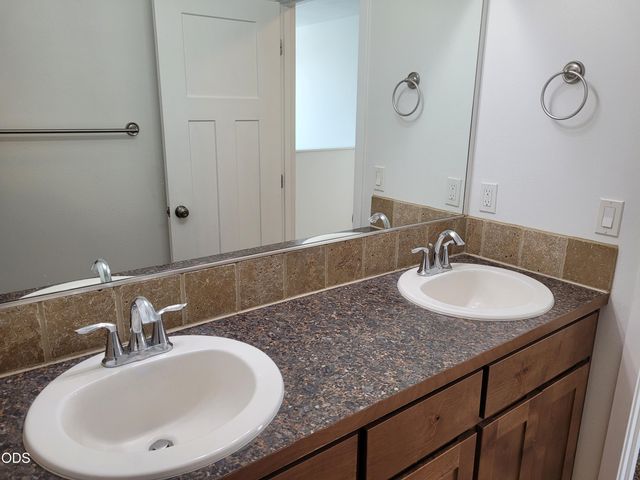 2470 Herrington Way, Medford, OR 97504