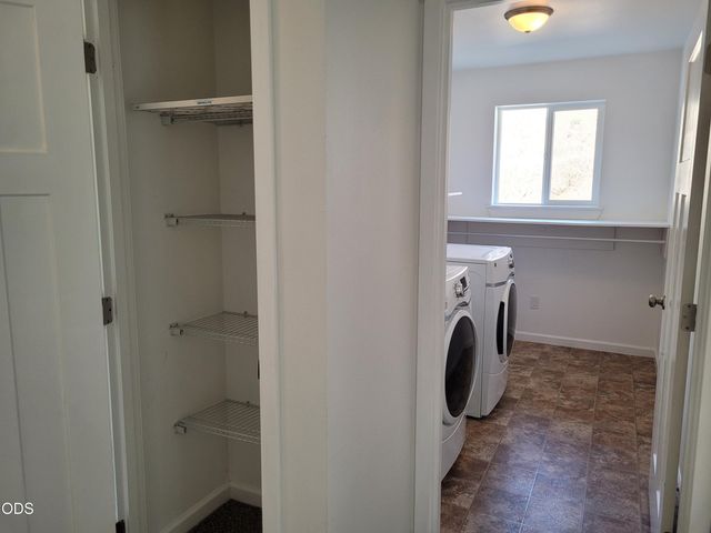 2470 Herrington Way, Medford, OR 97504