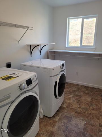 2470 Herrington Way, Medford, OR 97504