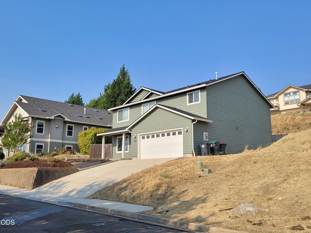 2470 Herrington Way, Medford, OR 97504