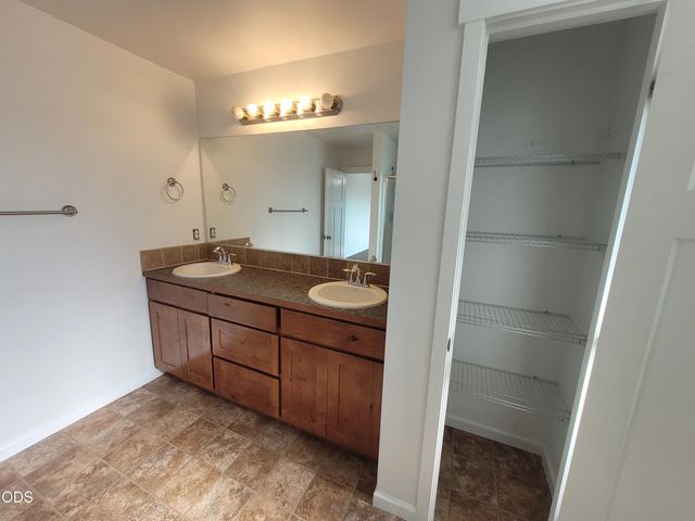 2470 Herrington Way, Medford, OR 97504
