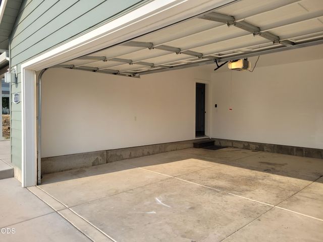 2470 Herrington Way, Medford, OR 97504