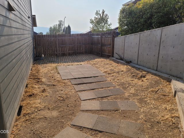 2470 Herrington Way, Medford, OR 97504
