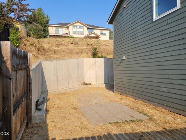 2470 Herrington Way, Medford, OR 97504