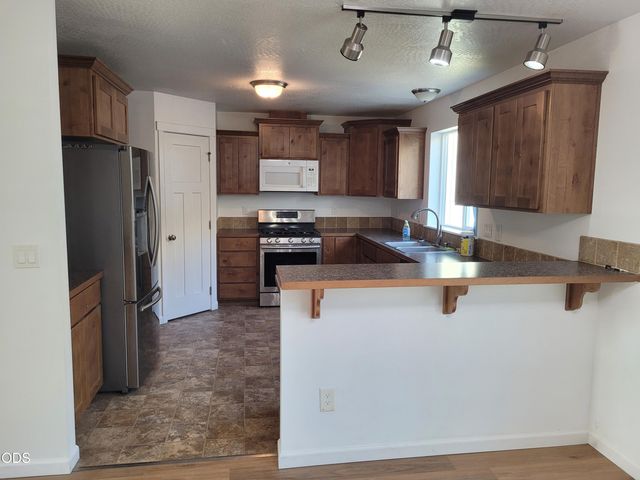 2470 Herrington Way, Medford, OR 97504