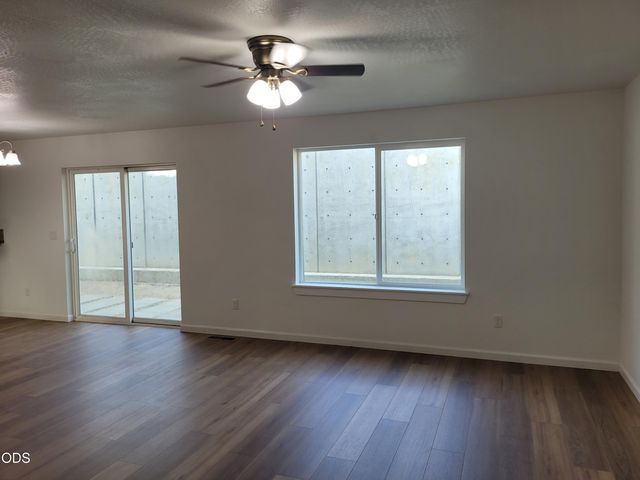 2470 Herrington Way, Medford, OR 97504
