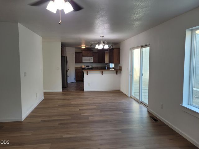 2470 Herrington Way, Medford, OR 97504