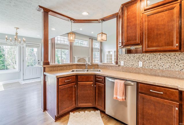 3223 Keystone Hills Drive, Evansville, IN 47711