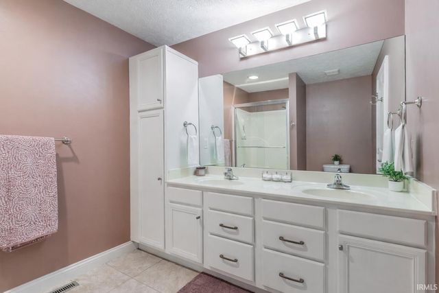 3223 Keystone Hills Drive, Evansville, IN 47711