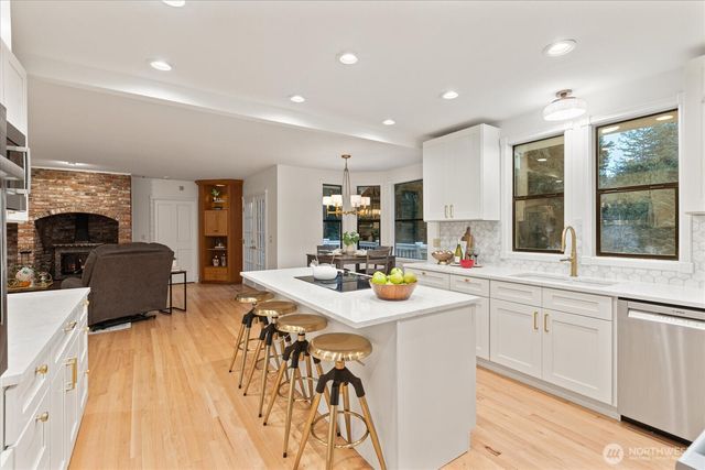 19524 230TH Avenue NE, Woodinville, WA 98077