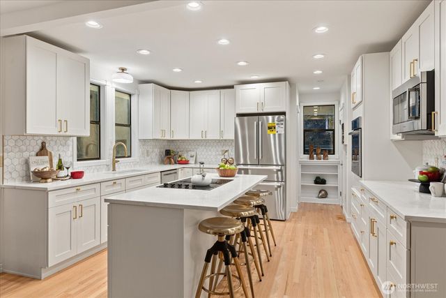 19524 230TH Avenue NE, Woodinville, WA 98077