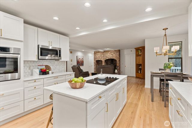 19524 230TH Avenue NE, Woodinville, WA 98077