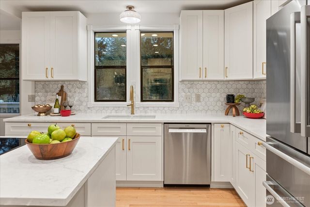 19524 230TH Avenue NE, Woodinville, WA 98077