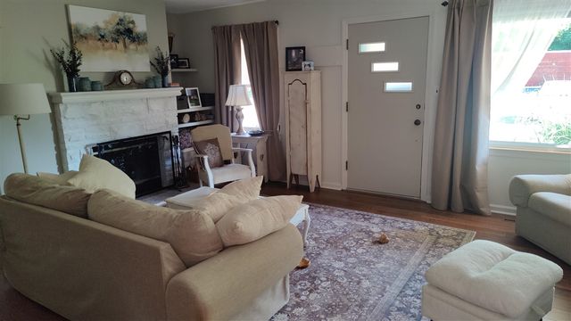 117 Messner Dr, Benton Harbor, MI 49022