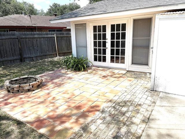 1403 kingfisher dr, Beeville, TX 78102