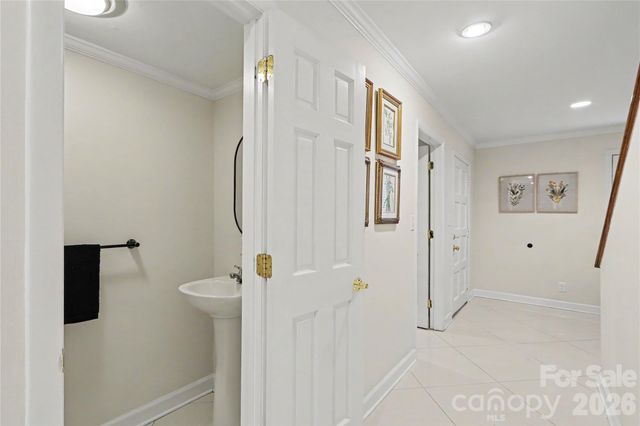 5811 Sharon Road C, Charlotte, NC 28210