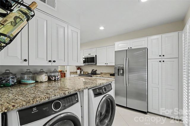 5811 Sharon Road C, Charlotte, NC 28210